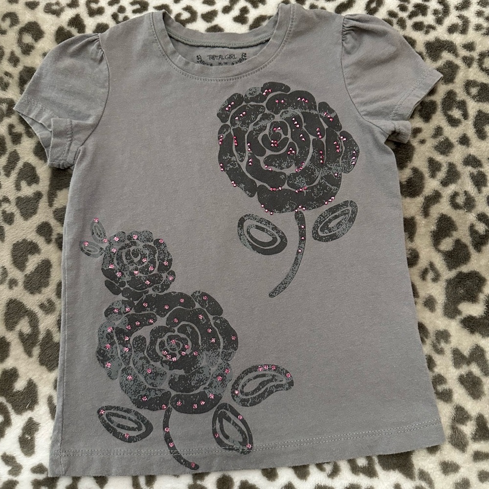 Total Girl Floral Graphic Top in Gray Size Medium 5